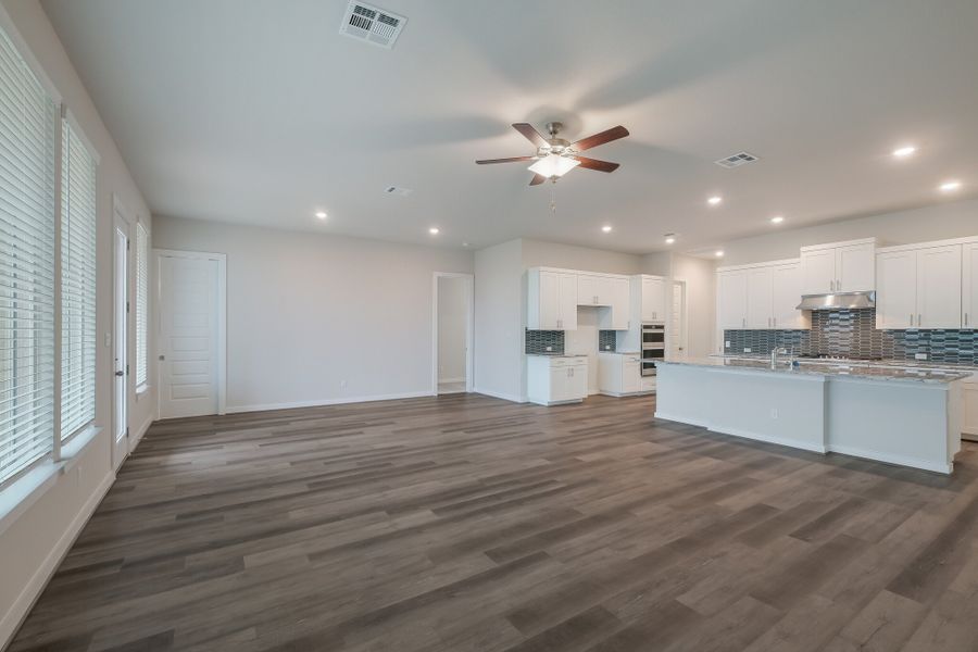 Representative unfurnished interior of a home built from the Englewood by Scott Felder Homes in Prominence, San Antonio (Image 13).