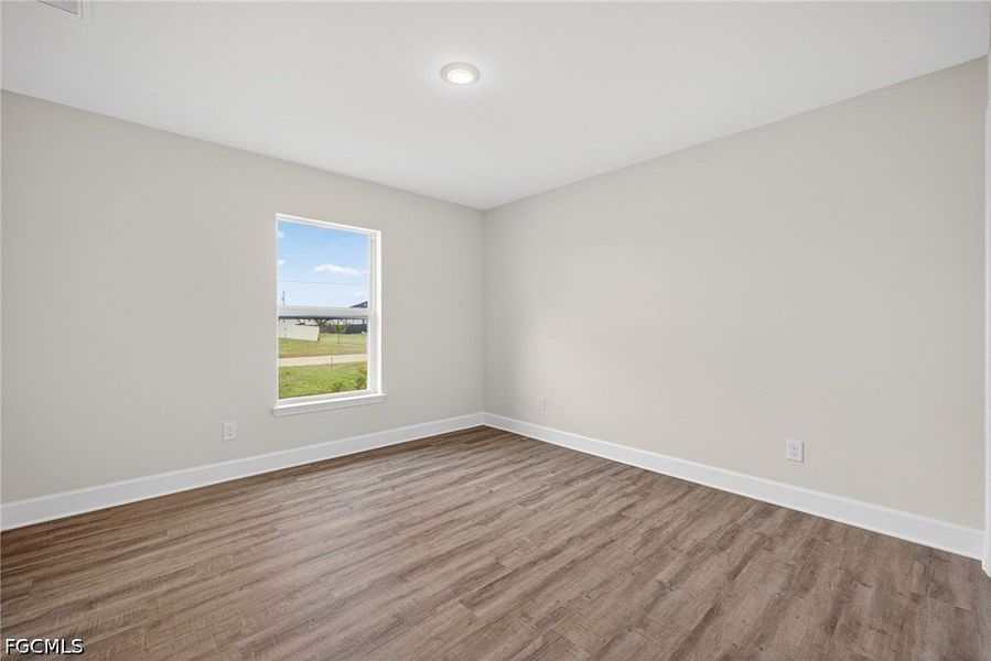 Spacious, unfurnished interior of a new home in Cape Coral, Cape Coral (Image 24).