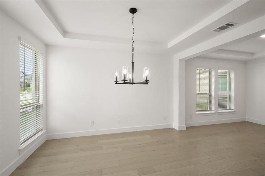Spacious, unfurnished interior of a new home in Llano Springs, Fort Worth (Image 16).