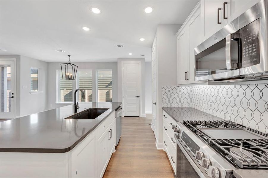 Furnished interior view inside a new home in Painted Tree Woodland West – Cottages, McKinney (Image 18).