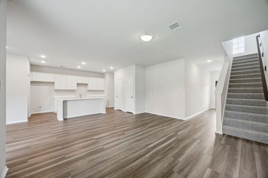 Spacious, unfurnished interior of a new home in Saint Tropez, Huffman (Image 11).