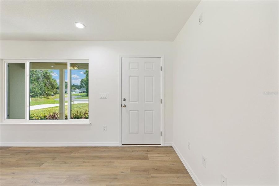 Spacious, unfurnished interior of a new home in , Dunnellon (Image 32).