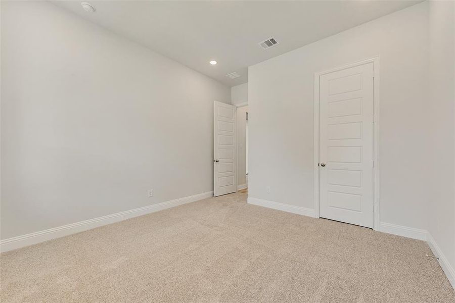 Spacious, unfurnished interior of a new home in Bayside, Rowlett (Image 20).