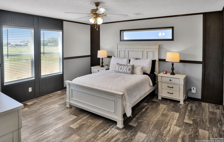 Furnished interior view inside a new home in , Bandera (Image 4).