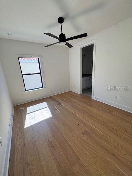 Spacious, unfurnished interior of a new home in , Tampa (Image 11).