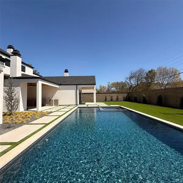 Exterior details and patio area of a home in , Dallas (Image 4).