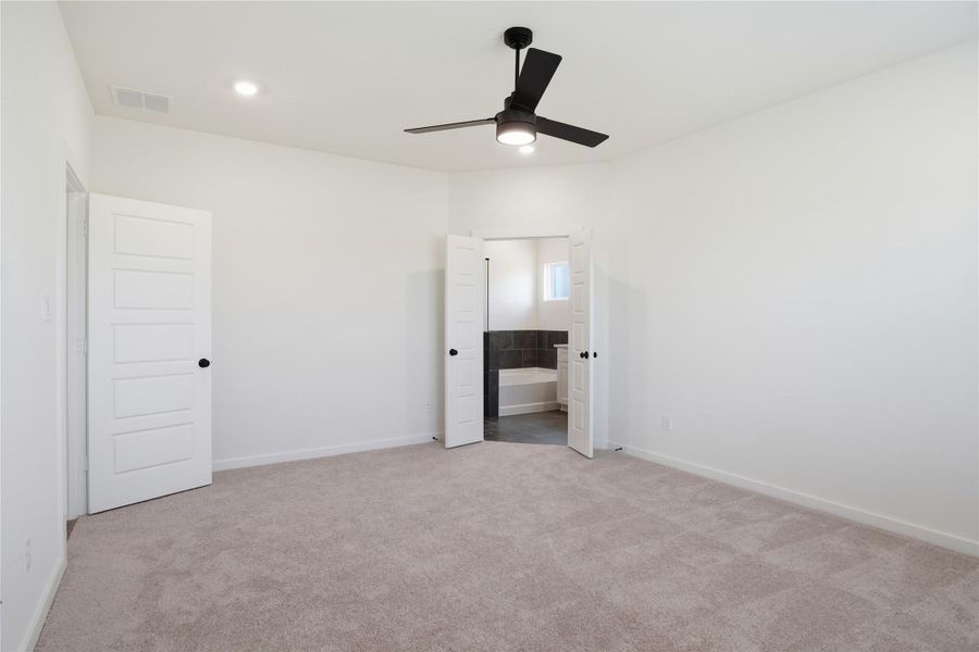 Spacious, unfurnished interior of a new home in Foxtail Palms, Manvel (Image 29).