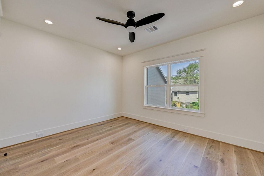 Spacious, unfurnished interior of a new home in , Houston (Image 20).