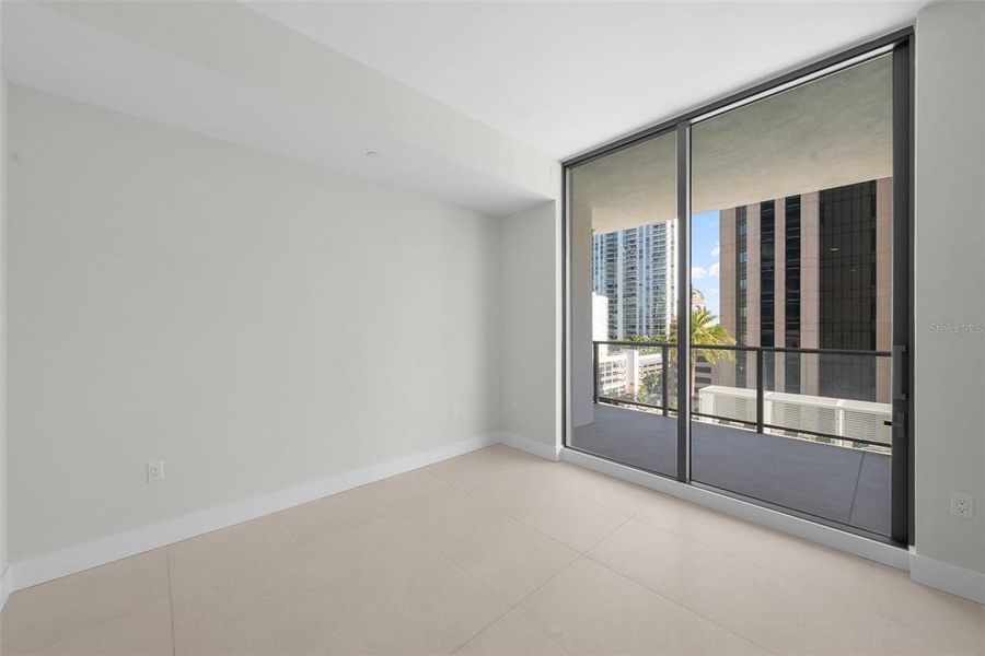 Spacious, unfurnished interior of a new home in , St. Petersburg (Image 13).