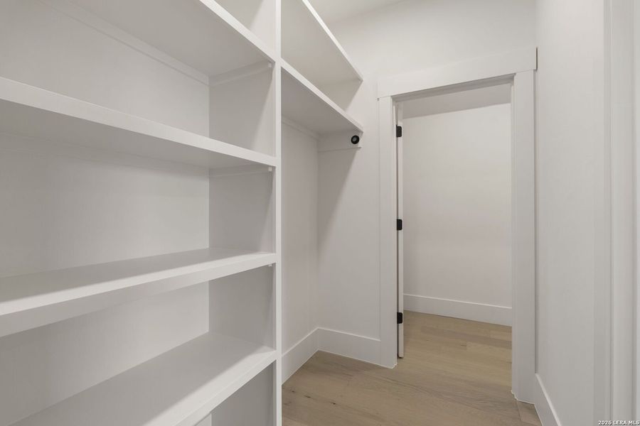 Spacious, unfurnished interior of a new home in , Bandera (Image 25).