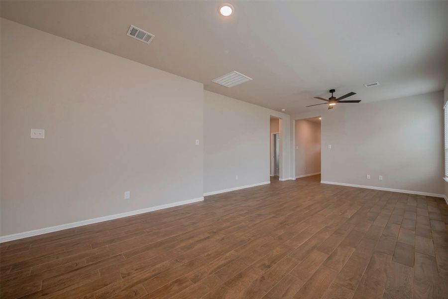 Spacious, unfurnished interior of a new home in Woodland Lakes, Huffman (Image 24).