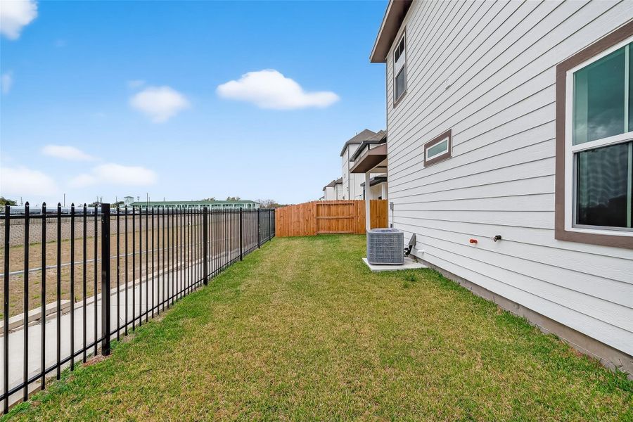 Exterior details and patio area of a home in Metro Village, Houston (Image 24).