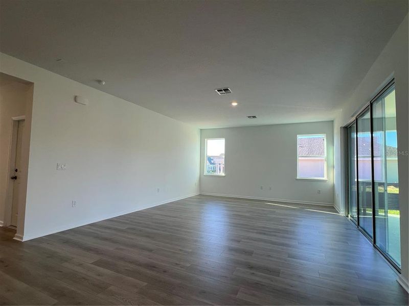 Spacious, unfurnished interior of a new home in Hills of Minneola, Minneola (Image 28).