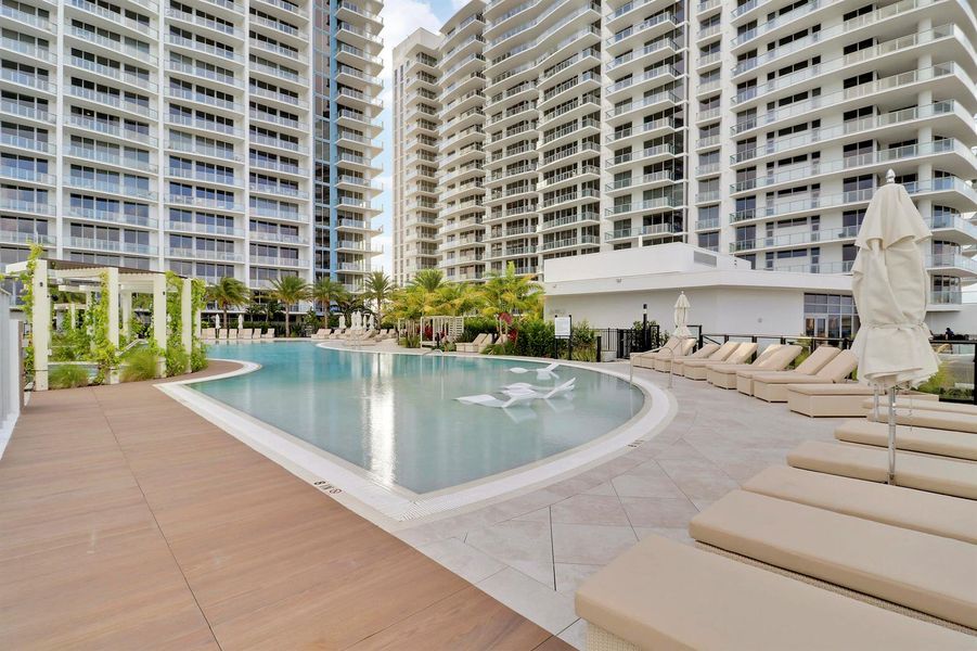 Pool - 6th floor I Pool - 6th floor I