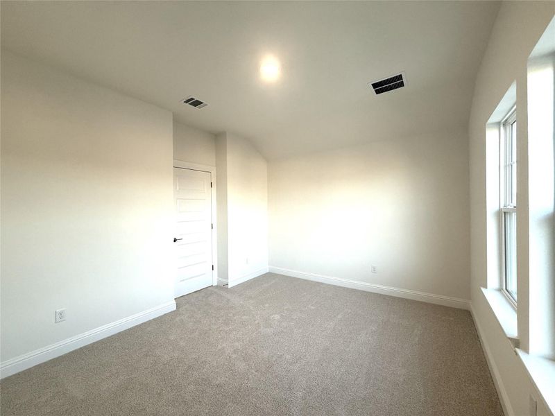 Spacious, unfurnished interior of a new home in Highland Village, Georgetown (Image 18).