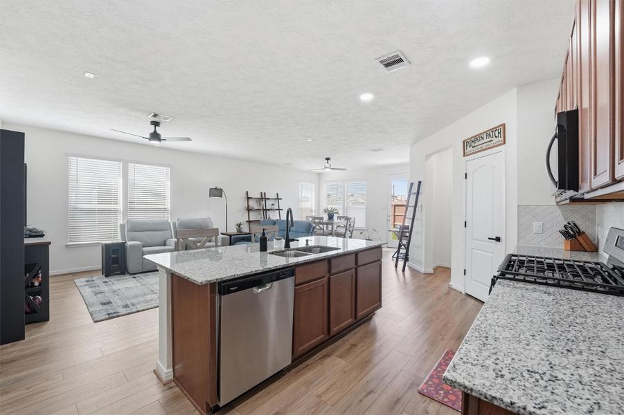 Furnished interior view inside a new home in Vida Costera, Texas City (Image 16).