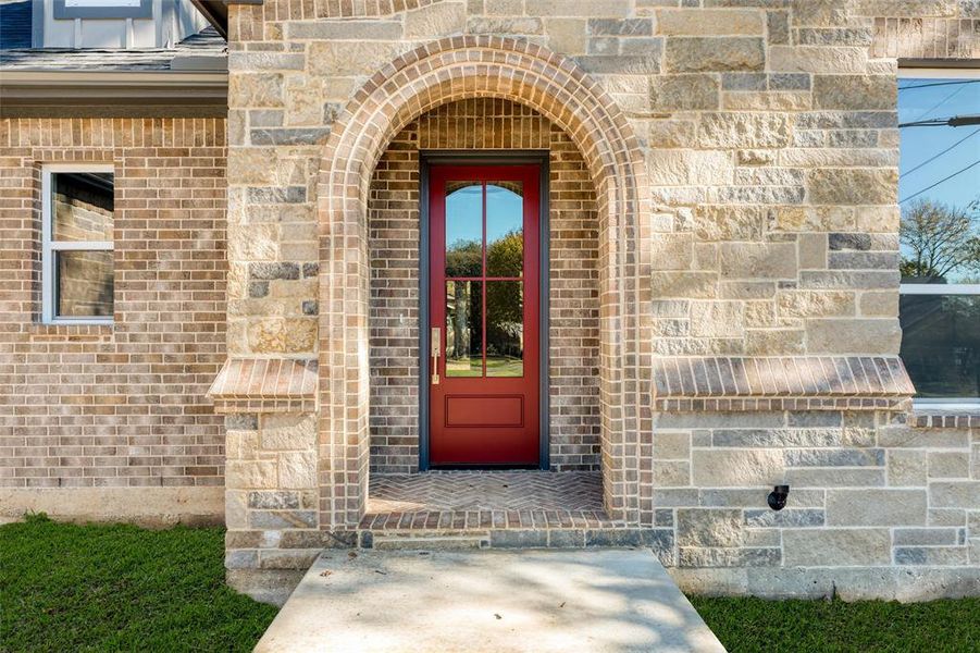 Exterior details and patio area of a home in , Enchanted Oaks (Image 34).