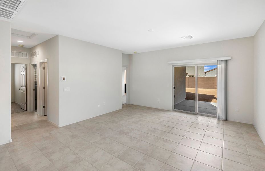 Spacious, unfurnished interior of a new home in El Rancho Santa Rosa, Maricopa (Image 16). Spacious, unfurnished interior of a new home in El Rancho Santa Rosa, Maricopa (Image 16).