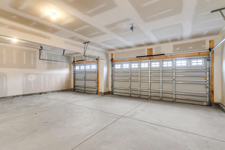 Spacious, unfurnished interior of a new home in Lochton, Summerville (Image 27).