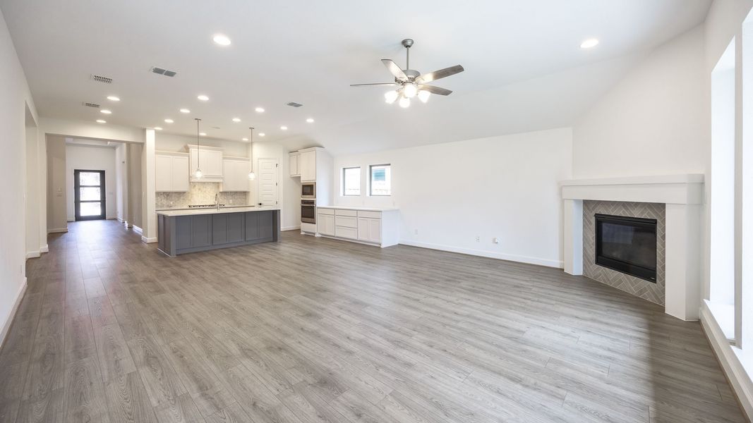Spacious, unfurnished interior of a new home in Parmer Ranch, Georgetown (Image 20).