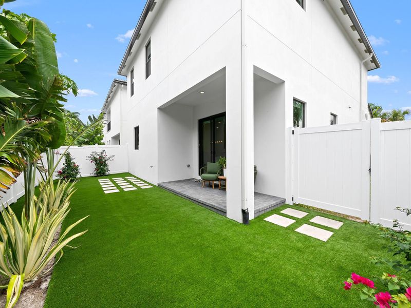 Exterior details and patio area of a home in , Fort Lauderdale (Image 12). Exterior details and patio area of a home in , Fort Lauderdale (Image 12).