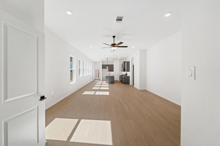 Spacious, unfurnished interior of a new home in The Grand Prairie 40’, Hockley (Image 24).