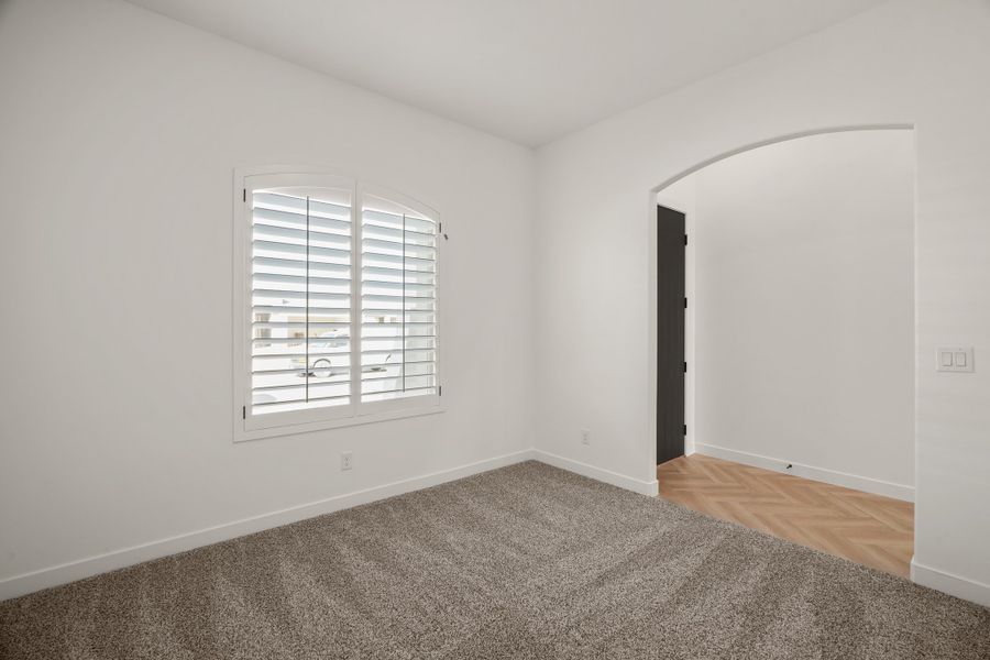 Spacious, unfurnished interior of a new home in Tierra Del Este 91, El Paso (Image 18).