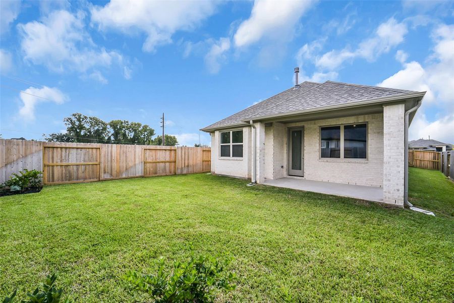 Exterior details and patio area of a home in Sienna 40', Missouri City (Image 25). Exterior details and patio area of a home in Sienna 40', Missouri City (Image 25).