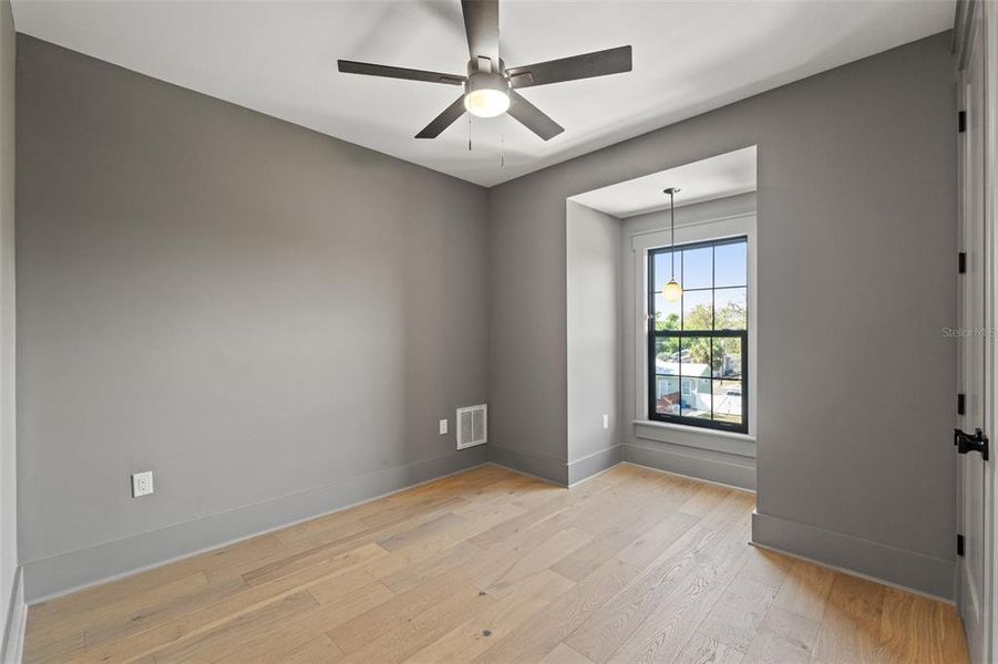 Spacious, unfurnished interior of a new home in , Tampa (Image 74).