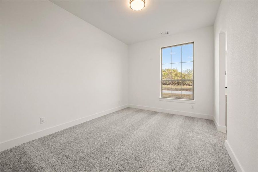 Spacious, unfurnished interior of a new home in Rolling Creek Ranch, Aledo (Image 35).