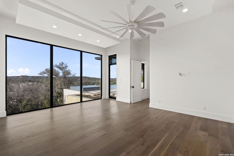 Spacious, unfurnished interior of a new home in , Boerne (Image 35).