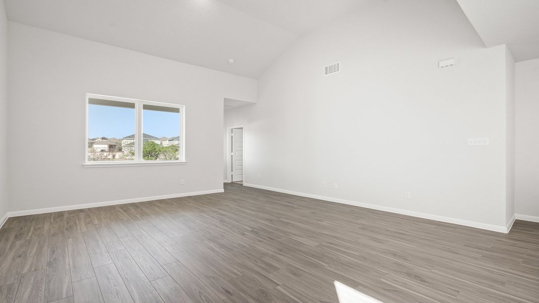Spacious, unfurnished interior of a new home in Hunters Ranch, San Antonio (Image 12).