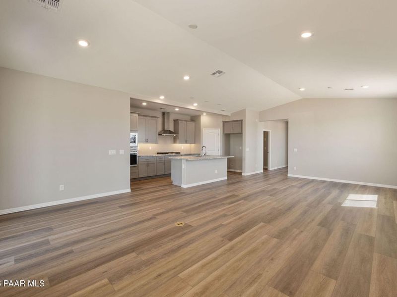 Spacious, unfurnished interior of a new home in North Ridge at Pronghorn Ranch, Prescott Valley (Image 16).