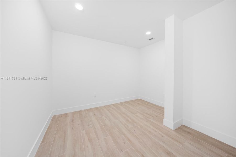 Spacious, unfurnished interior of a new home in , Miami (Image 13).