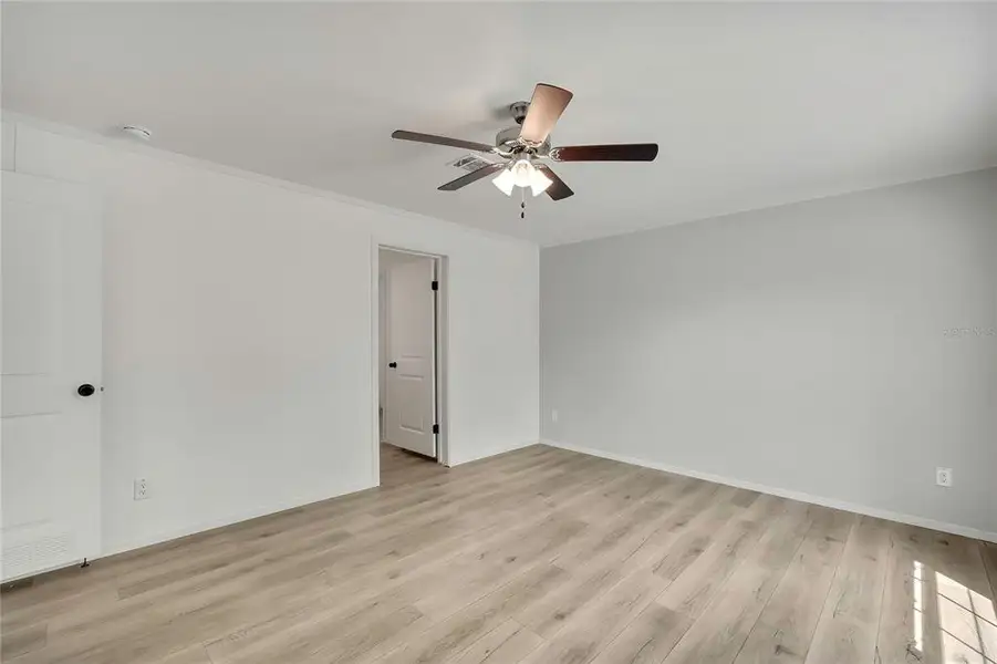 Spacious, unfurnished interior of a new home in , Homosassa (Image 18).