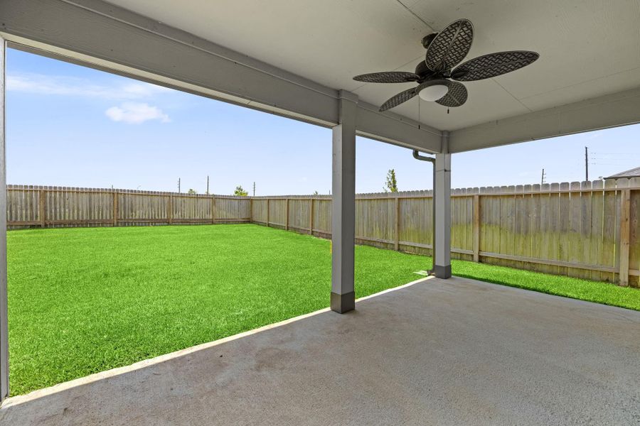 Exterior details and patio area of a home in , Rosharon (Image 26).