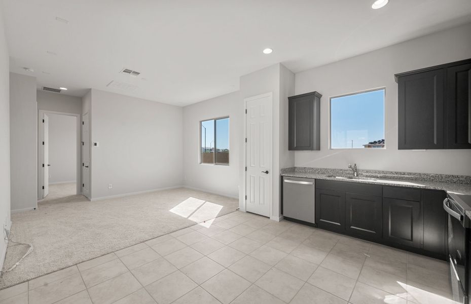 Spacious, unfurnished interior of a new home in Artisan at Asante, Surprise (Image 21).