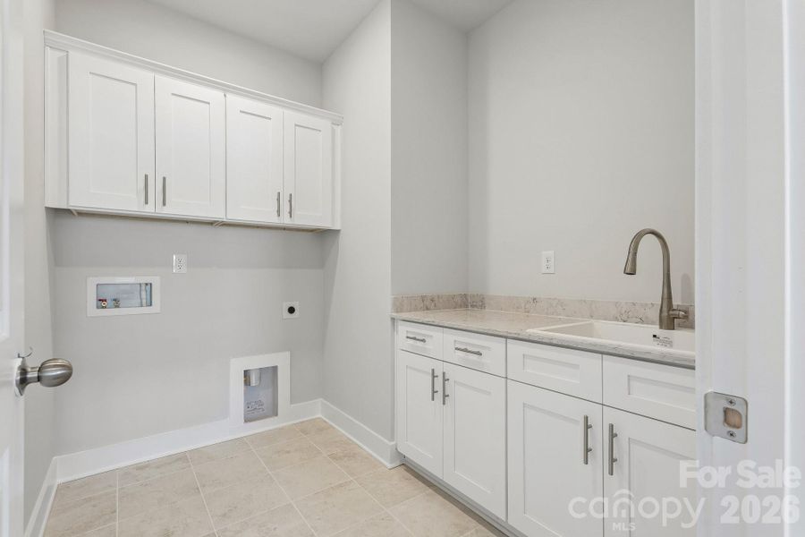 Furnished interior view inside a new home in Oakridge Farms, Mooresville (Image 4).