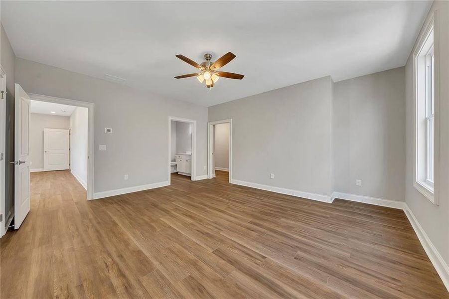 Spacious, unfurnished interior of a new home in , Jasper (Image 24).