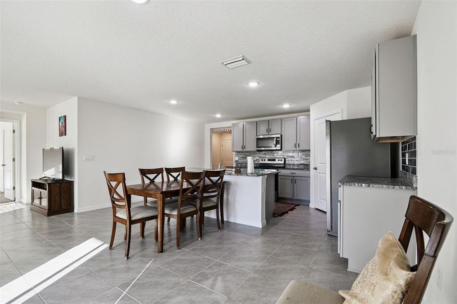 Furnished interior view inside a new home in River Park, Temple Terrace (Image 6).