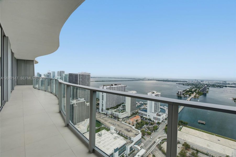 Condo located in Miami, FL showcasing its design and architecture (Image 26).