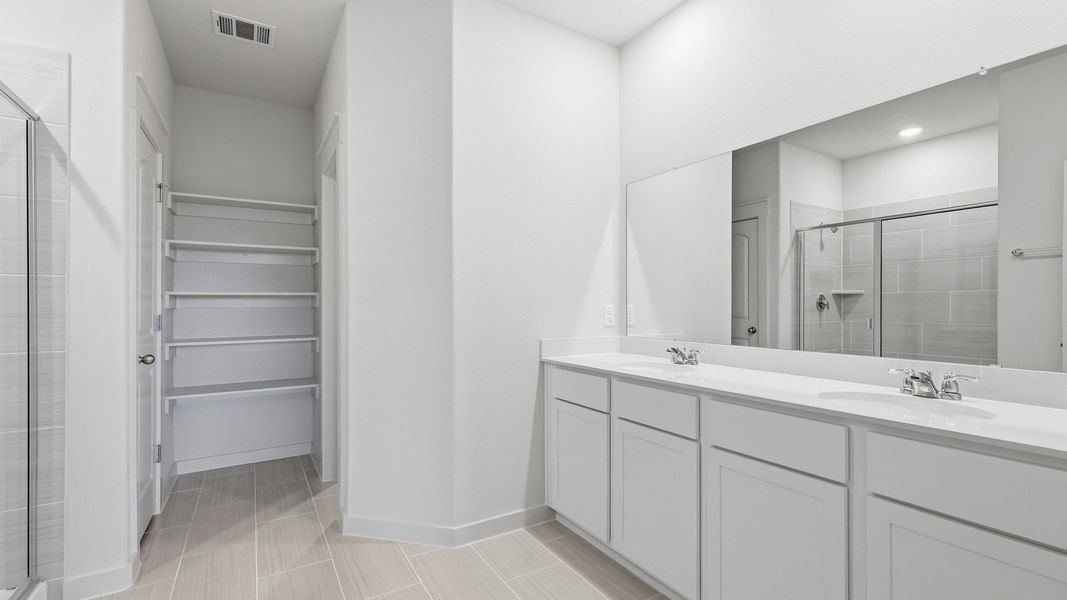 Furnished interior view inside a new home in Walden Pond, Forney (Image 27). Furnished interior view inside a new home in Walden Pond, Forney (Image 27).