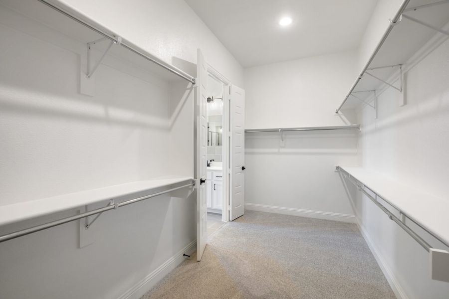 Spacious, unfurnished interior of a new home in Cambridge Crossing, Celina (Image 33).