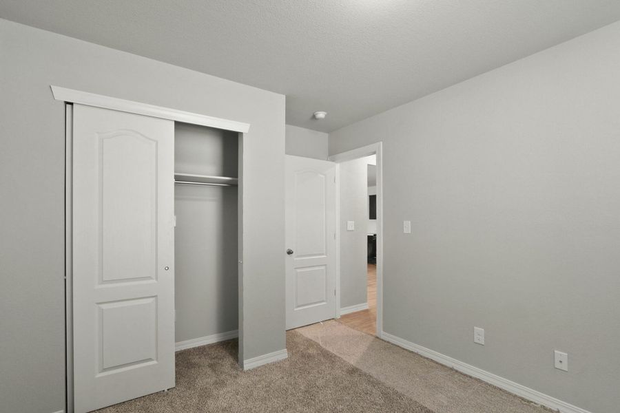 Spacious, unfurnished interior of a new home in Rancho Desierto Bello, Horizon City (Image 18).