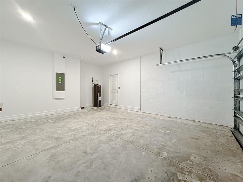Spacious, unfurnished interior of a new home in , Kissimmee (Image 34).