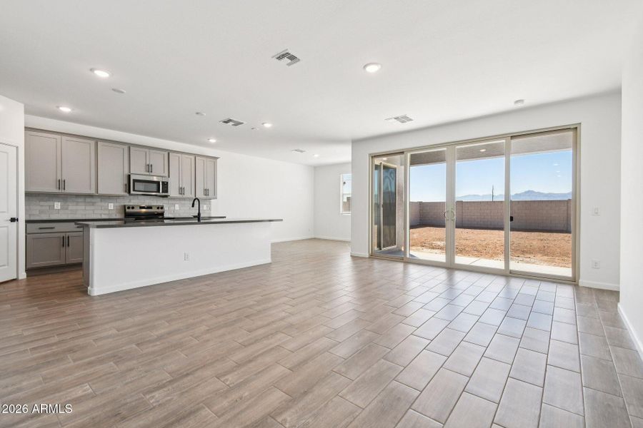 6-web-or-mls-W Tamarisk Ave-S1403-006