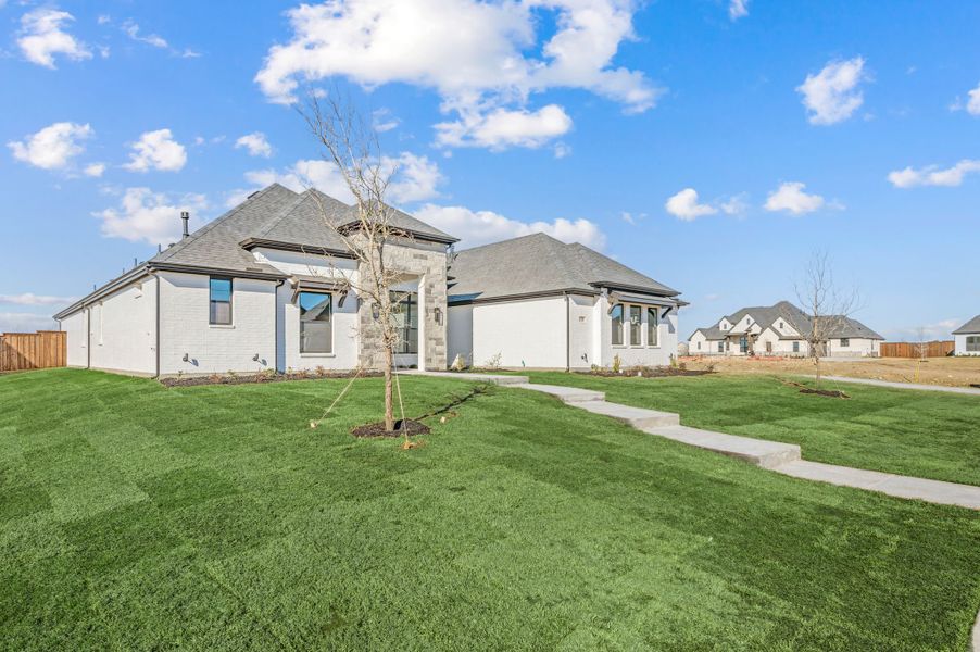 Exterior details and patio area of a home in NorthGlen, Haslet (Image 3).