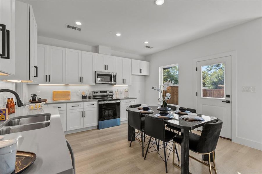 Furnished interior view inside a new home in , Grand Prairie (Image 25).