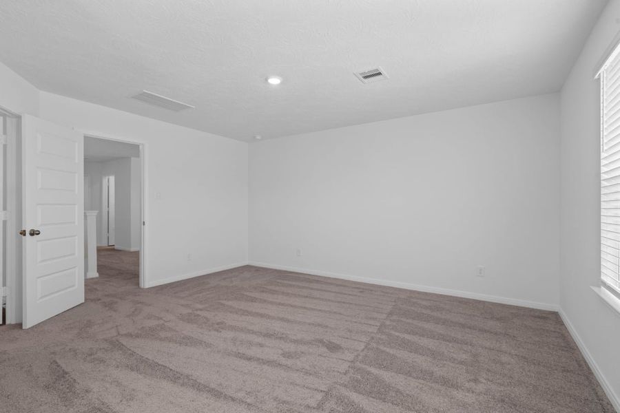 Spacious, unfurnished interior of a new home in Grace Landing, Willis (Image 18).
