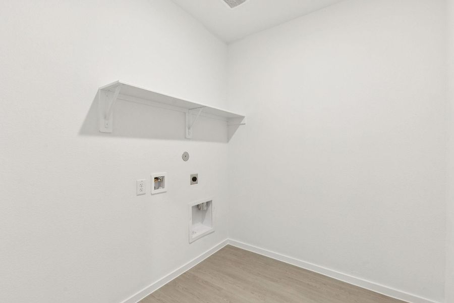 Spacious, unfurnished interior of a new home in Mavera, Conroe (Image 13).